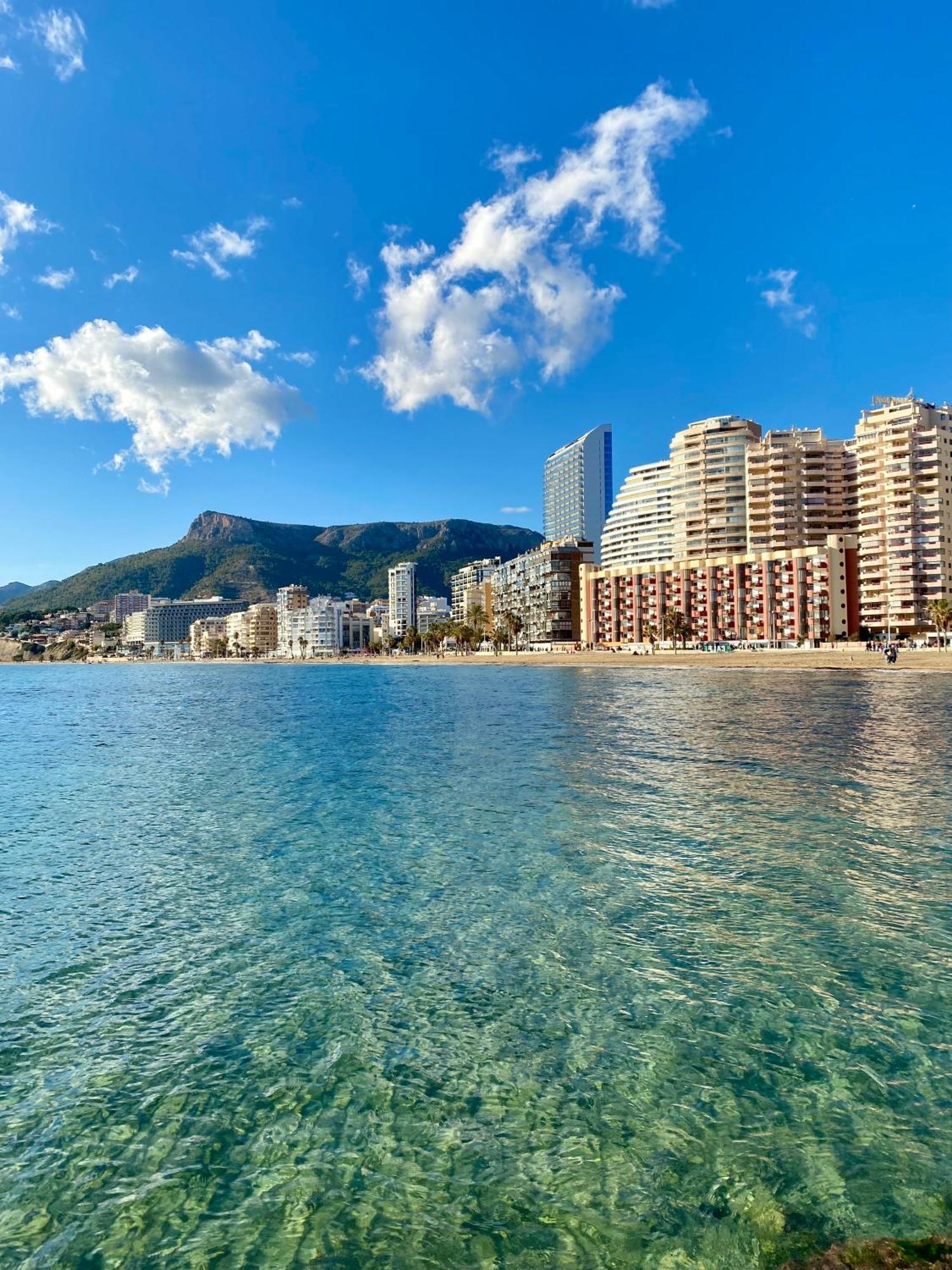 Natalie Calpe Sun 100M To The Beach Center Esterno foto